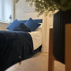 2 Bdr City Centre With Parking Apartment Cardiff